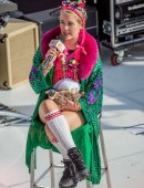 Miley-Cyrus-at-Sunrise-Morning-TV-1
