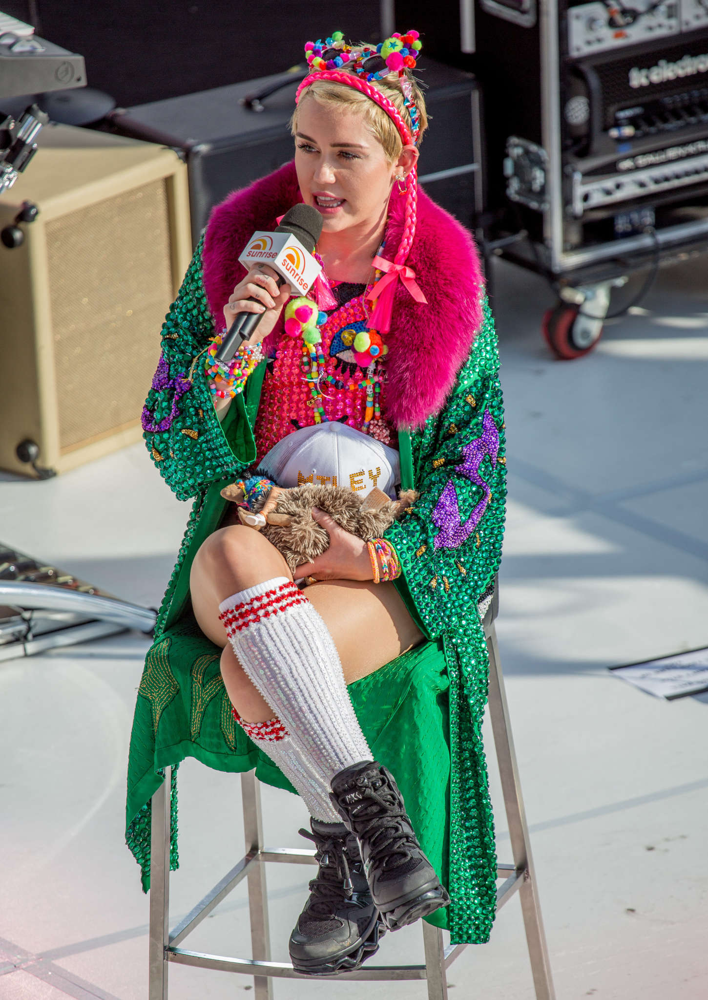 Miley-Cyrus-at-Sunrise-Morning-TV-1