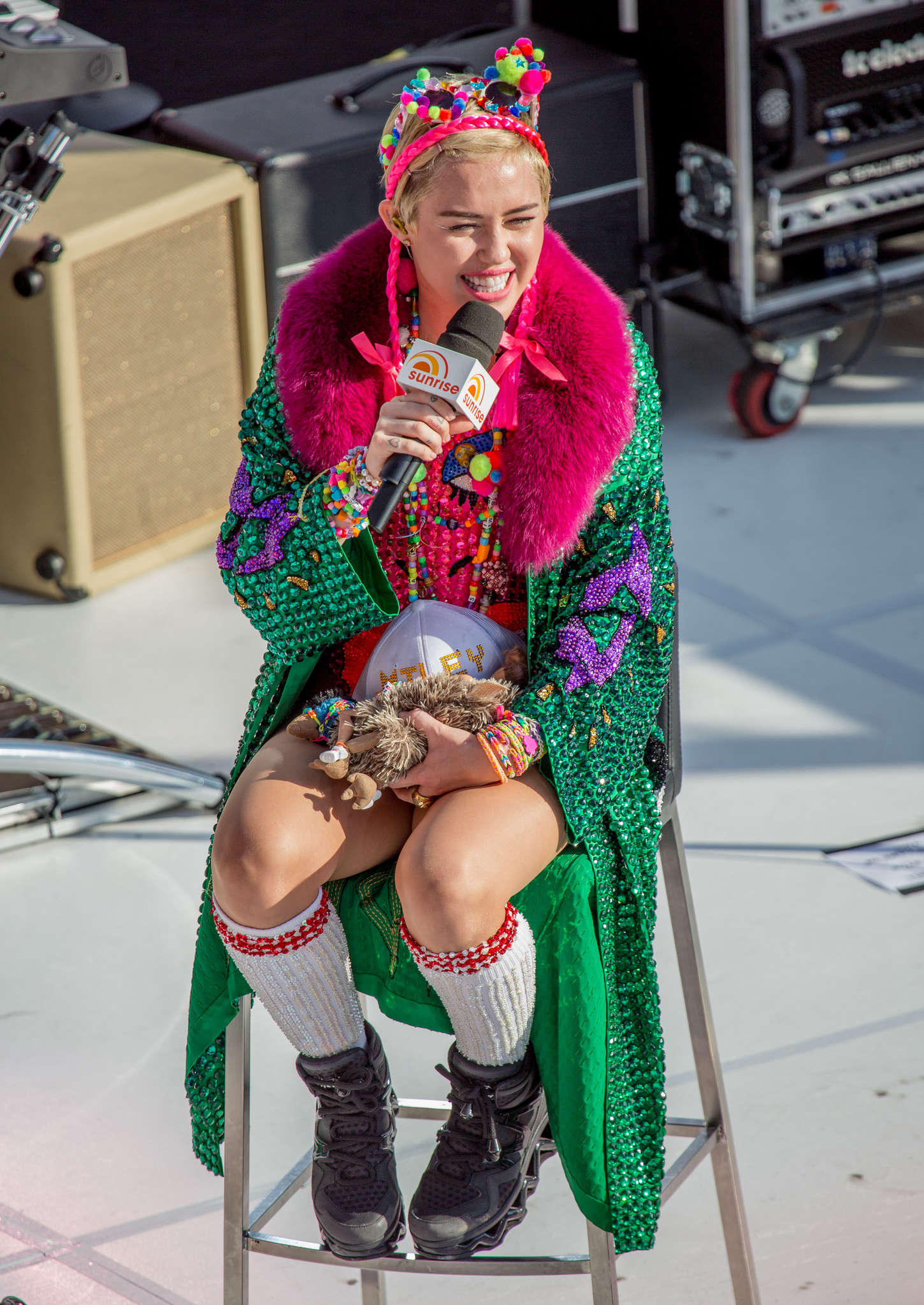 Miley-Cyrus-at-Sunrise-Morning-TV-10