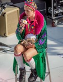 Miley-Cyrus-at-Sunrise-Morning-TV-12