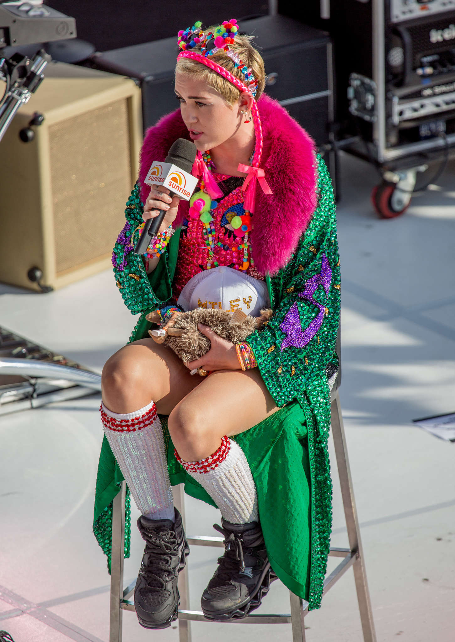 Miley-Cyrus-at-Sunrise-Morning-TV-12