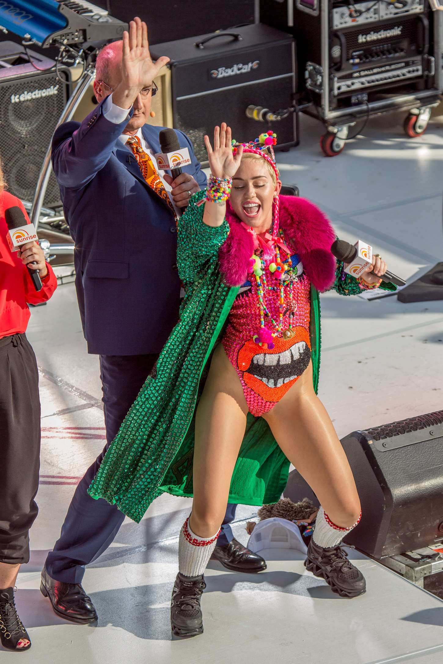 Miley-Cyrus-at-Sunrise-Morning-TV-15