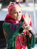Miley-Cyrus-at-Sunrise-Morning-TV-19