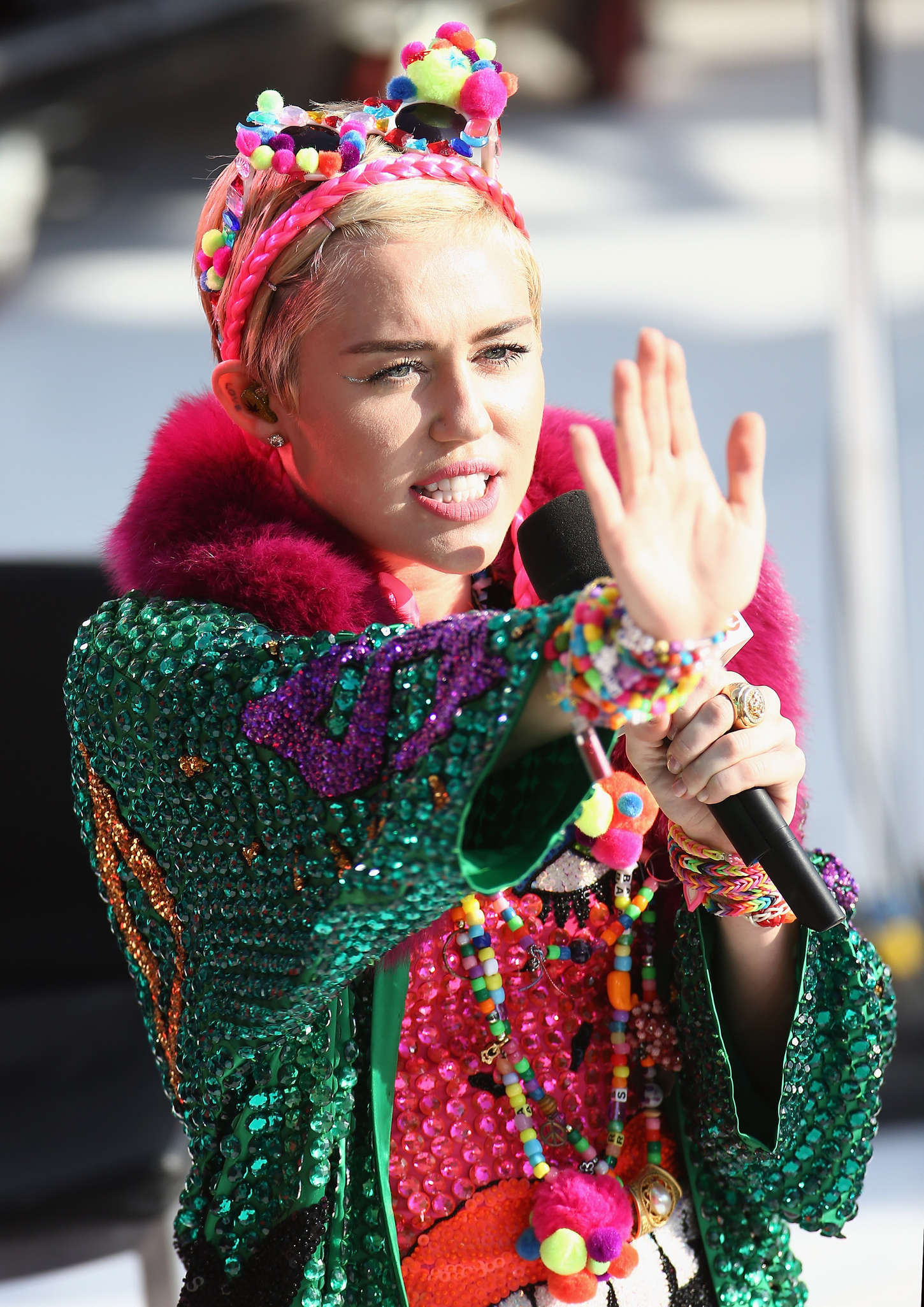 Miley-Cyrus-at-Sunrise-Morning-TV-19
