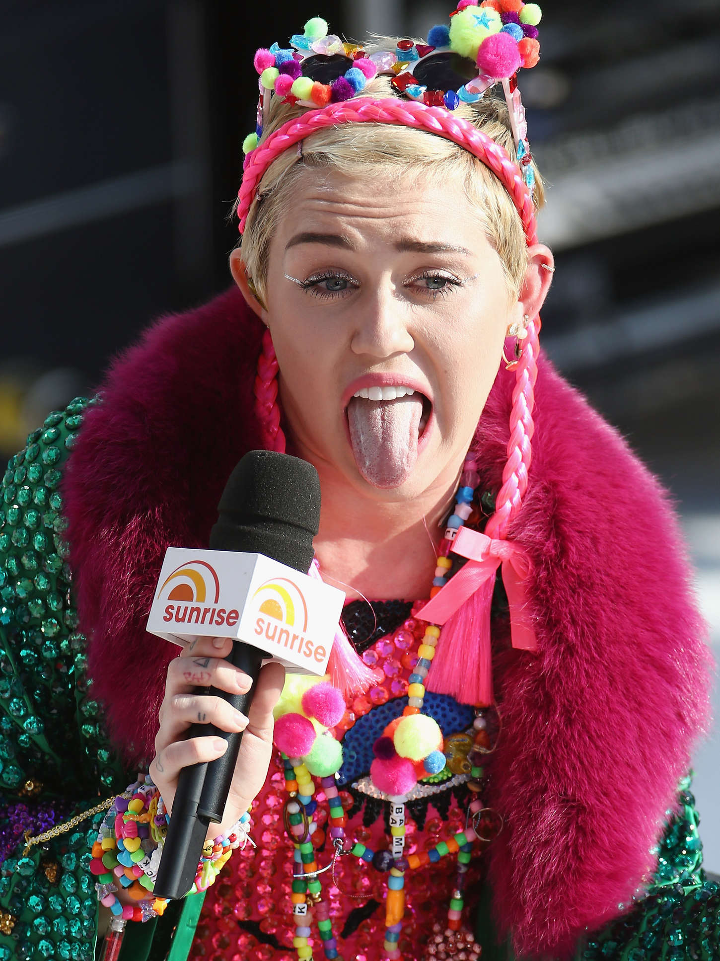 Miley-Cyrus-at-Sunrise-Morning-TV-20