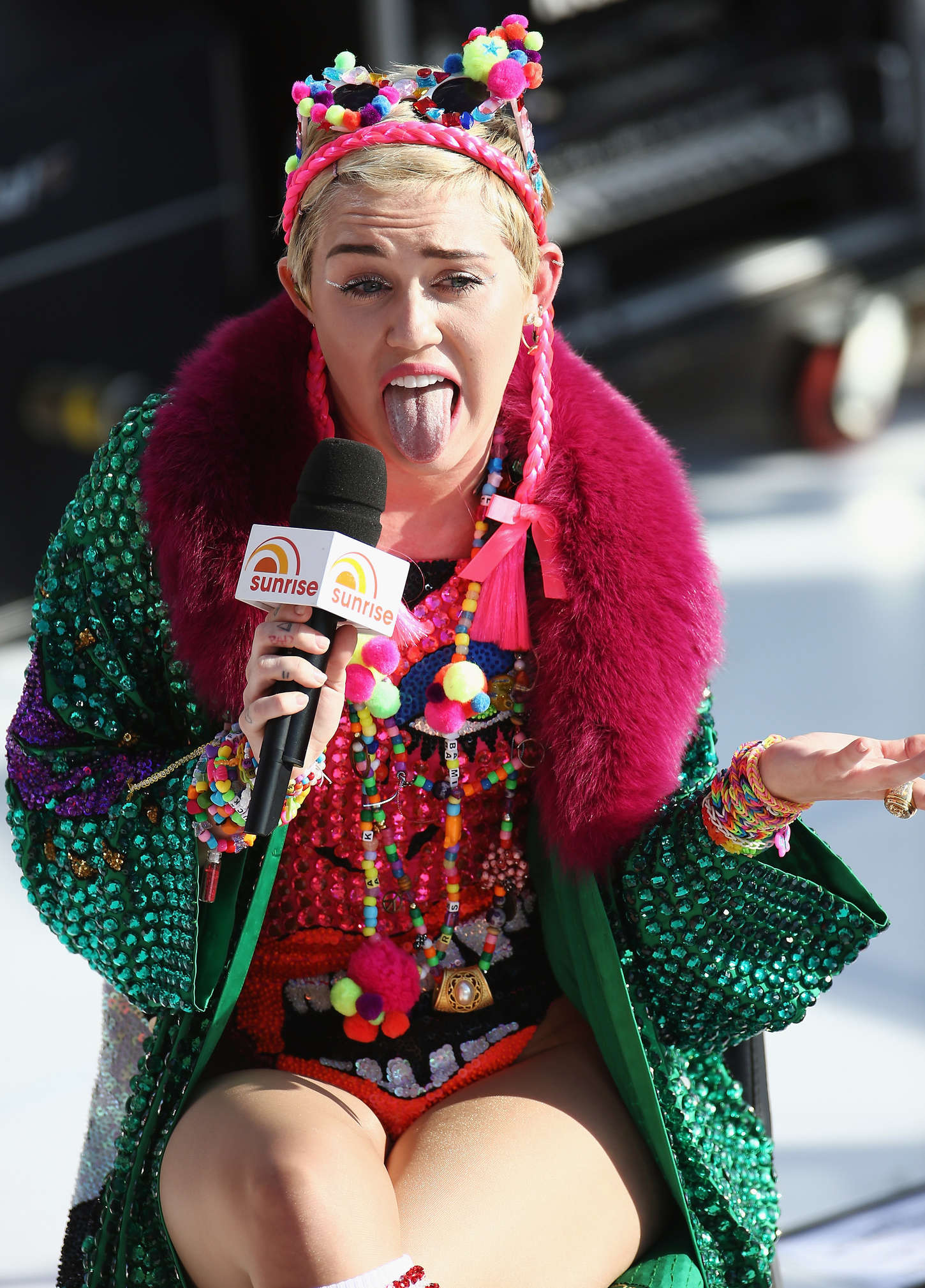 Miley-Cyrus-at-Sunrise-Morning-TV-24