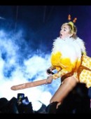Miley-Cyrus-on-Bangerz-Tour-in-Buenos-Aires-1