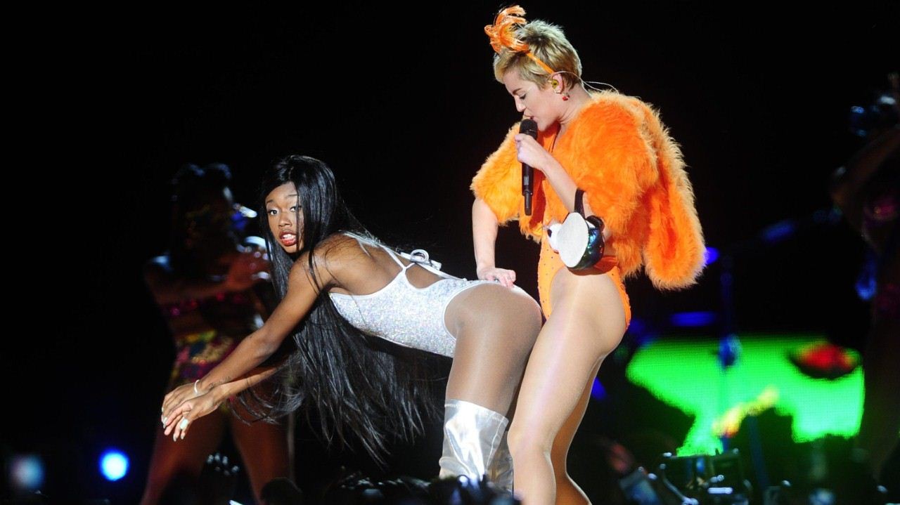 Miley-Cyrus-on-Bangerz-Tour-in-Buenos-Aires-10
