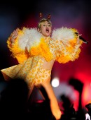 Miley-Cyrus-on-Bangerz-Tour-in-Buenos-Aires-2