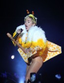 Miley-Cyrus-on-Bangerz-Tour-in-Buenos-Aires-7