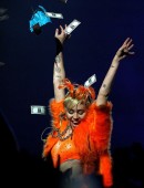 Miley-Cyrus-on-Bangerz-Tour-in-Perth-12