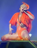Miley-Cyrus-on-Bangerz-Tour-in-Perth-17