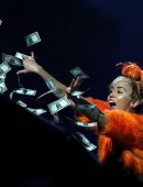 Miley-Cyrus-on-Bangerz-Tour-in-Perth-4