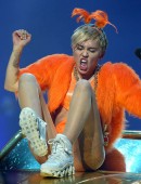 Miley-Cyrus-on-Bangerz-Tour-in-Perth-6