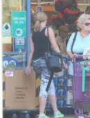 Mischa-Barton-in-Leggings-4