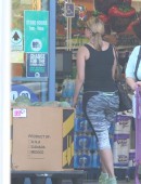 Mischa-Barton-in-Leggings-5