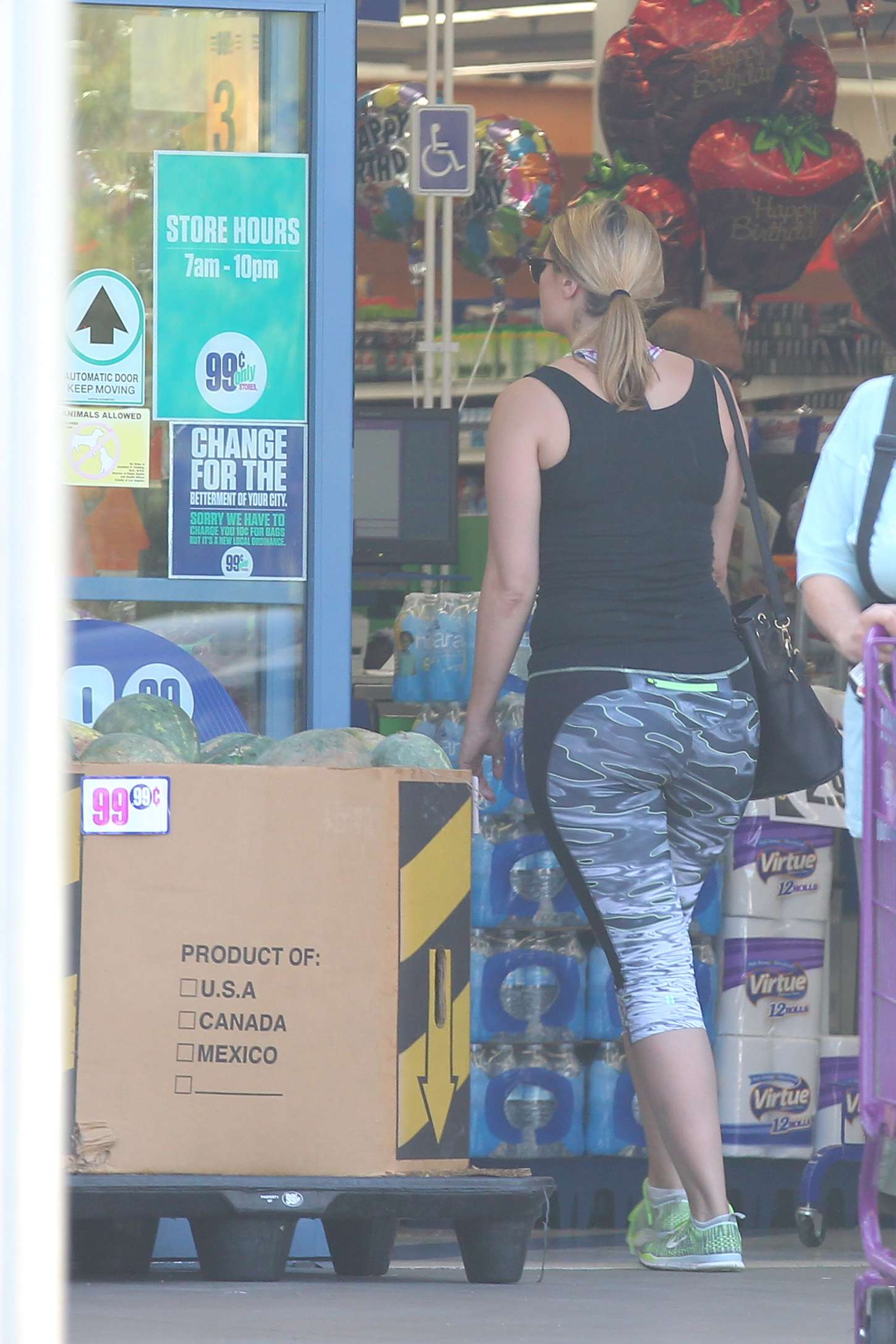 Mischa-Barton-in-Leggings-5