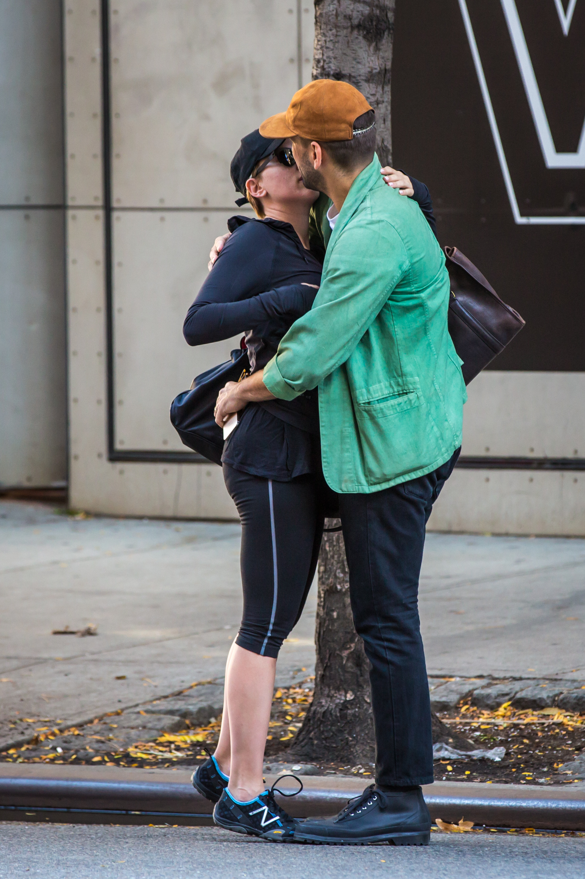Scarlett Johansson and Romain Dauriac kissing in NYC