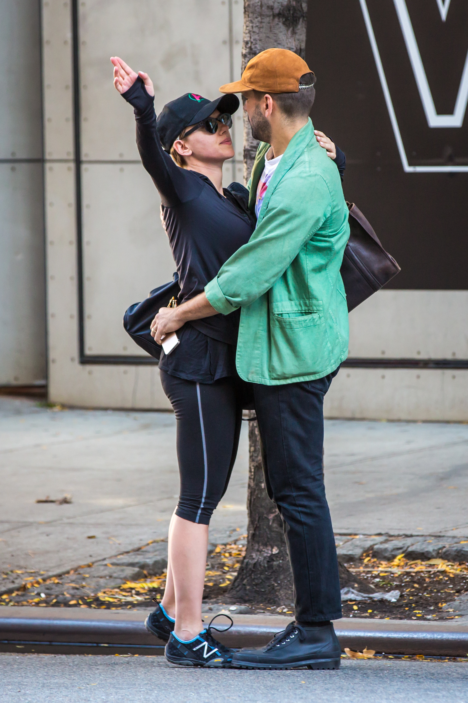 Scarlett Johansson and Romain Dauriac kissing in NYC