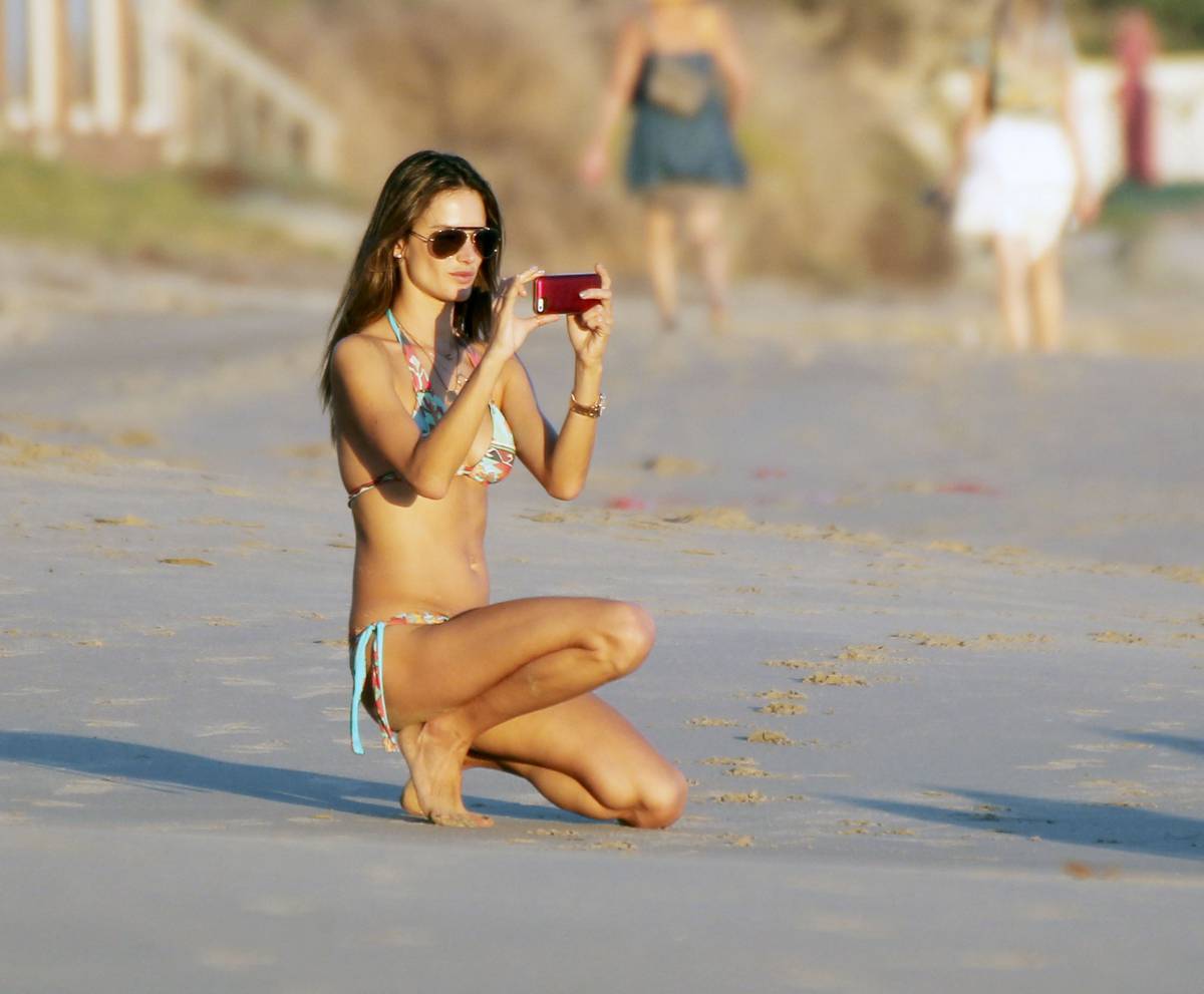 Alessandra-Ambrosio-251