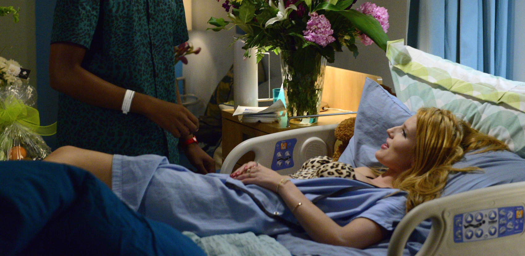 Bella-Thorne-Red-Band-Society-Stills-2014-2