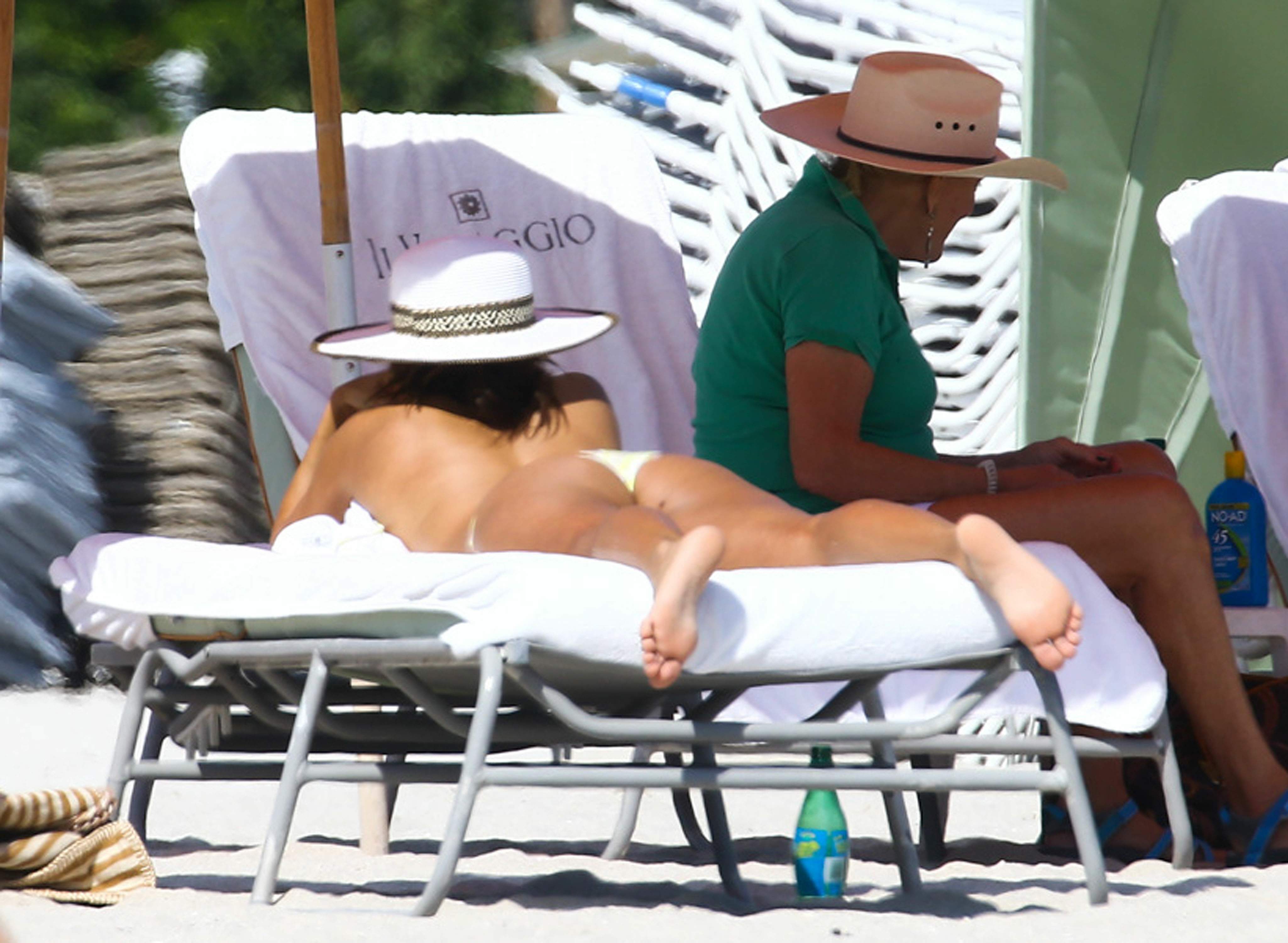 Eva-Longoria-in-Bikini-1