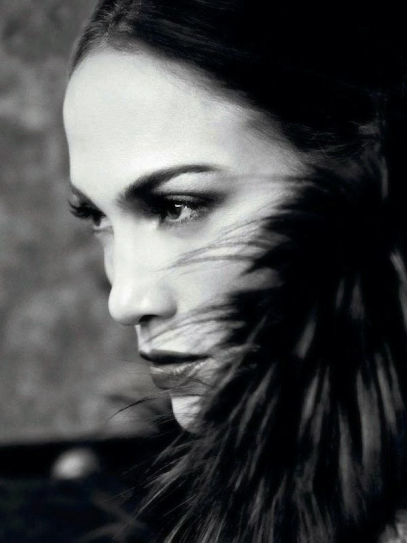 Jennifer-Lopez-Harper's-Bazaar-Russia-December-2014-5