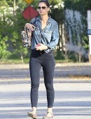 Katie-Holmes-in-Jeans-2