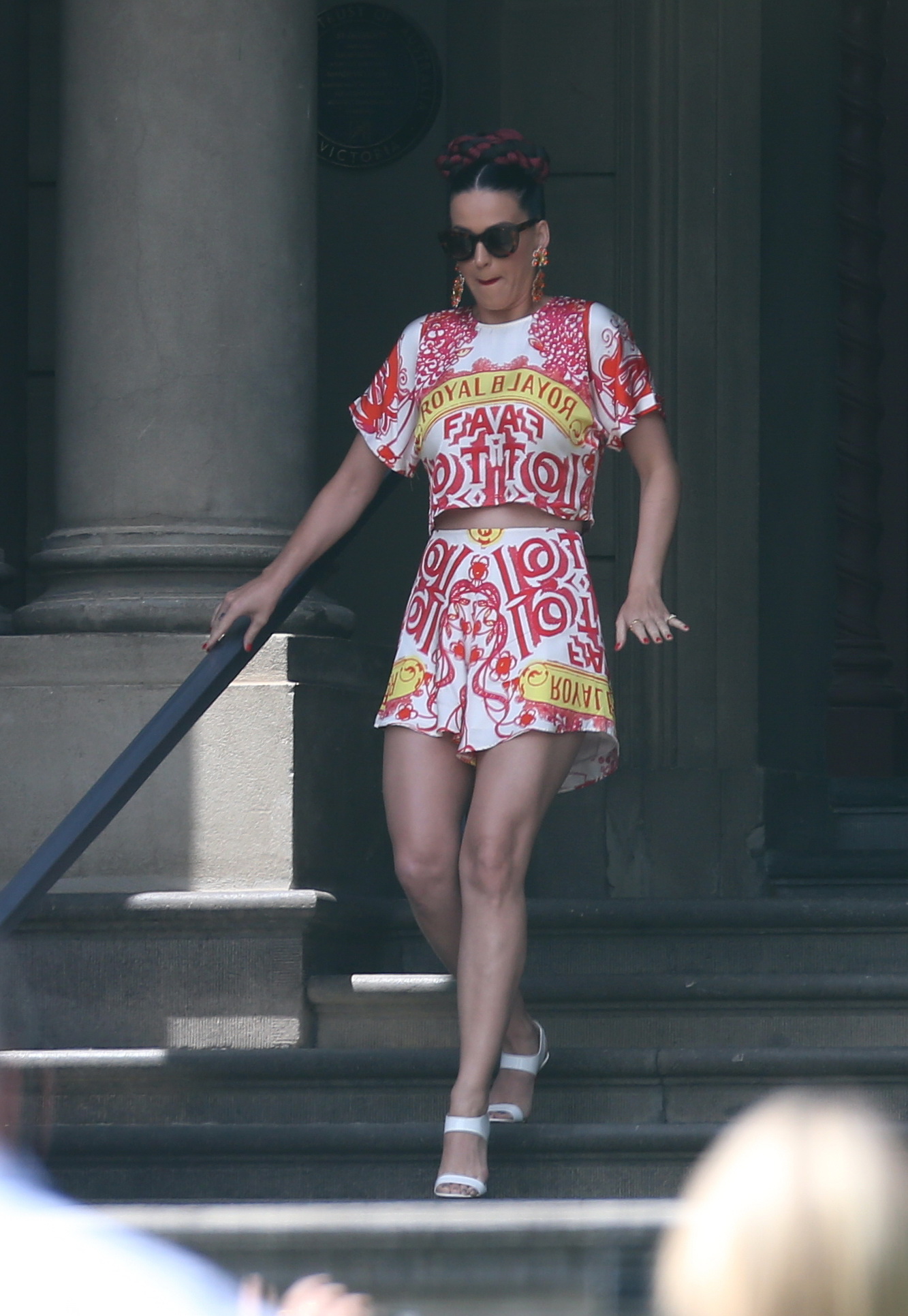 Katy-Perry-Leggy-2