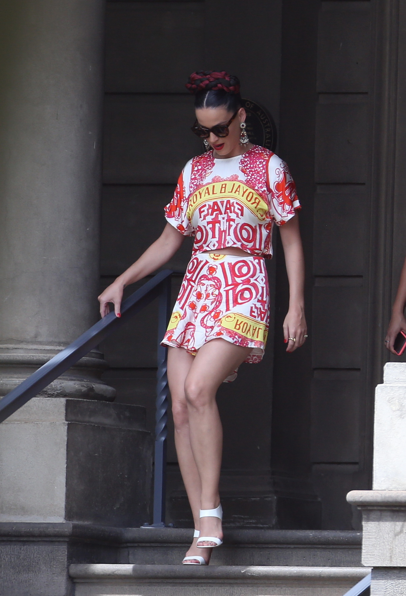 Katy-Perry-Leggy-3