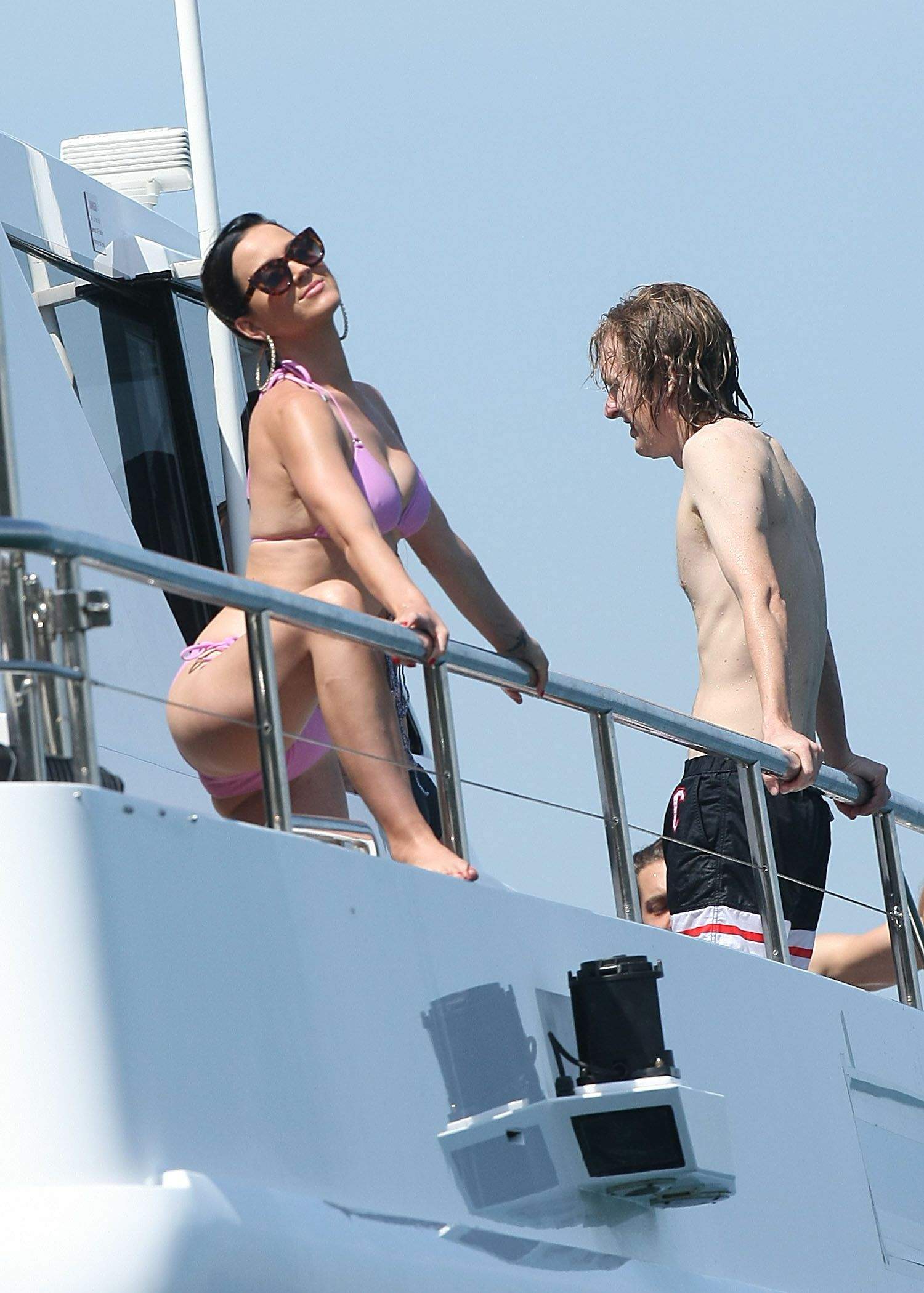 Katy-Perry-in-Pink-Bikini-2