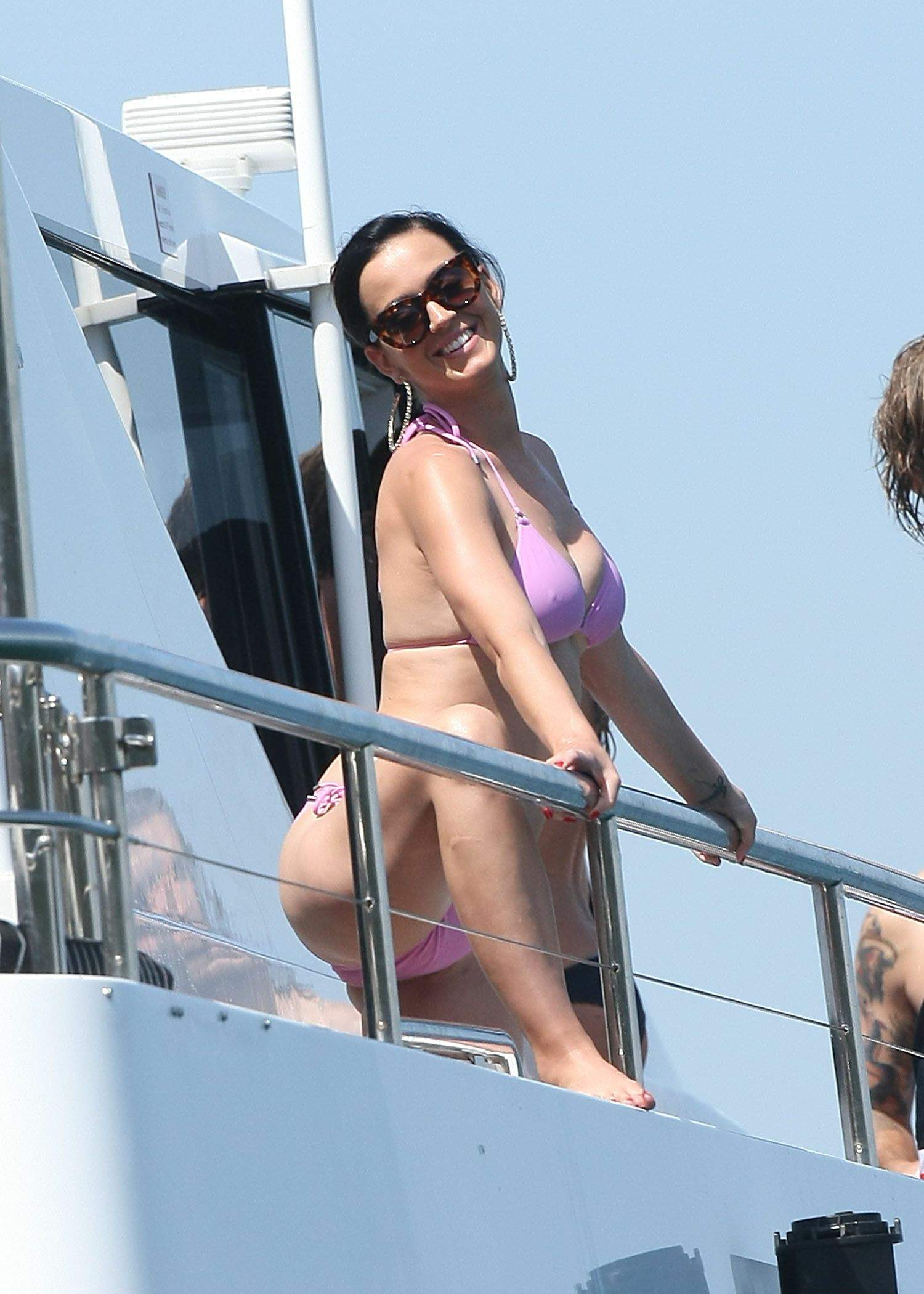 Katy-Perry-in-Pink-Bikini-4