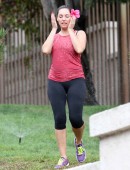 Kelly-Brook-Booty-in-Tights-10