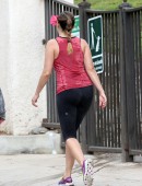 Kelly-Brook-Booty-in-Tights-4