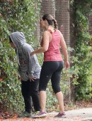Kelly-Brook-Booty-in-Tights-5