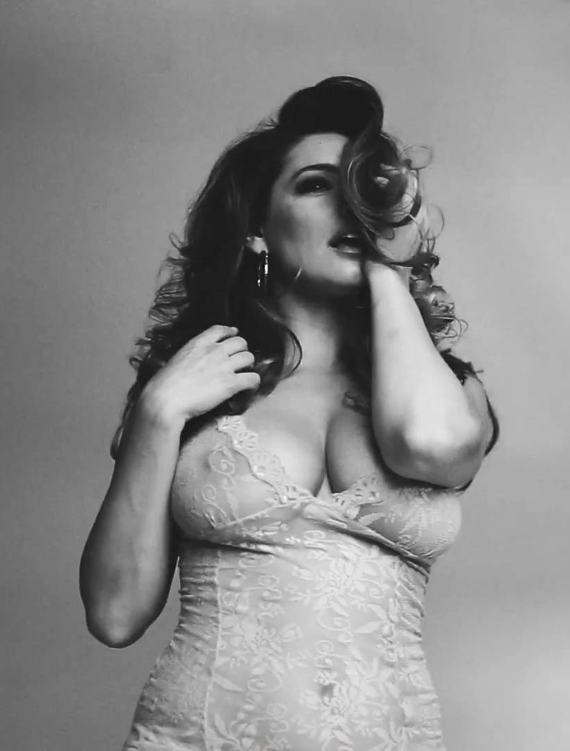 Kelly-Brook-Caps-2015-Calender-Video-25