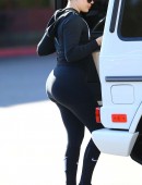 Khloe-Kardashian-and-Booty-4