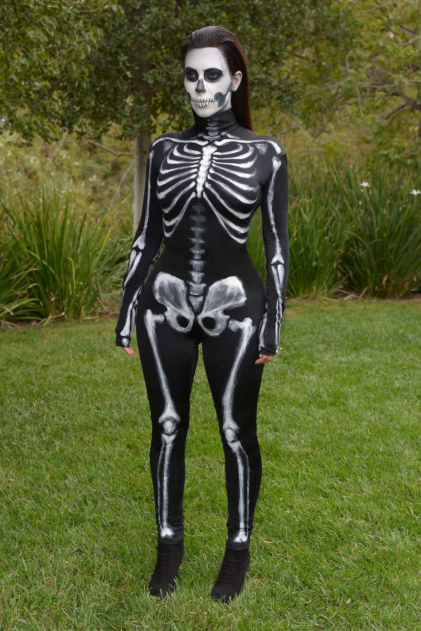 Kim-Kardashian-Zombie-Halloween-10