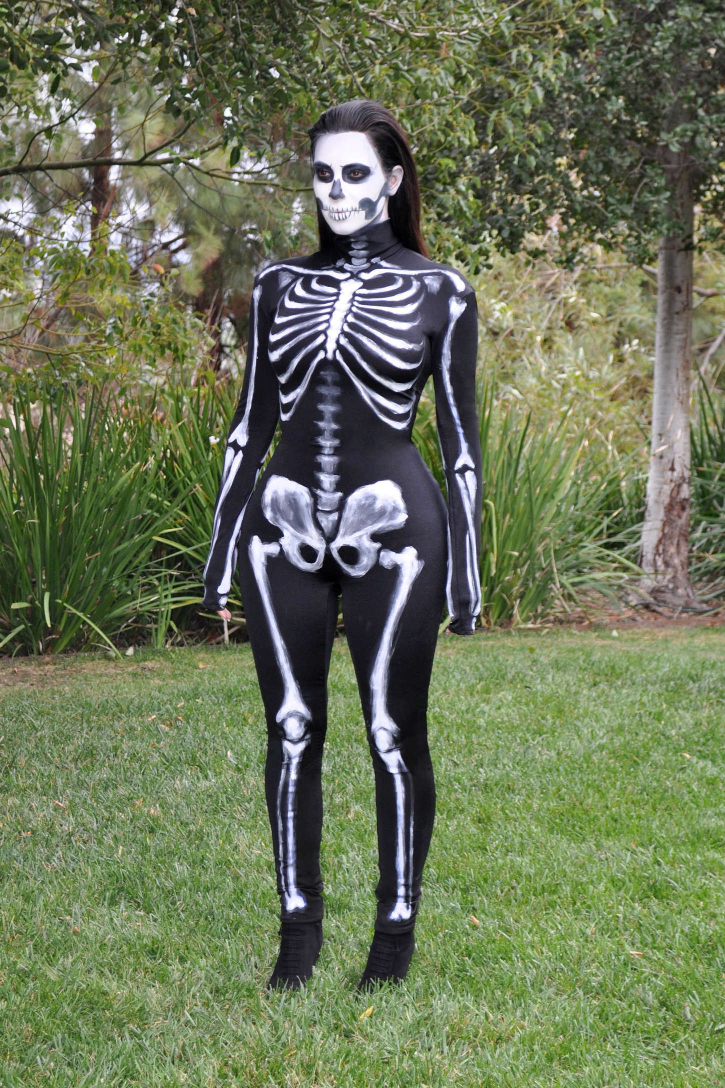 Kim-Kardashian-Zombie-Halloween-6