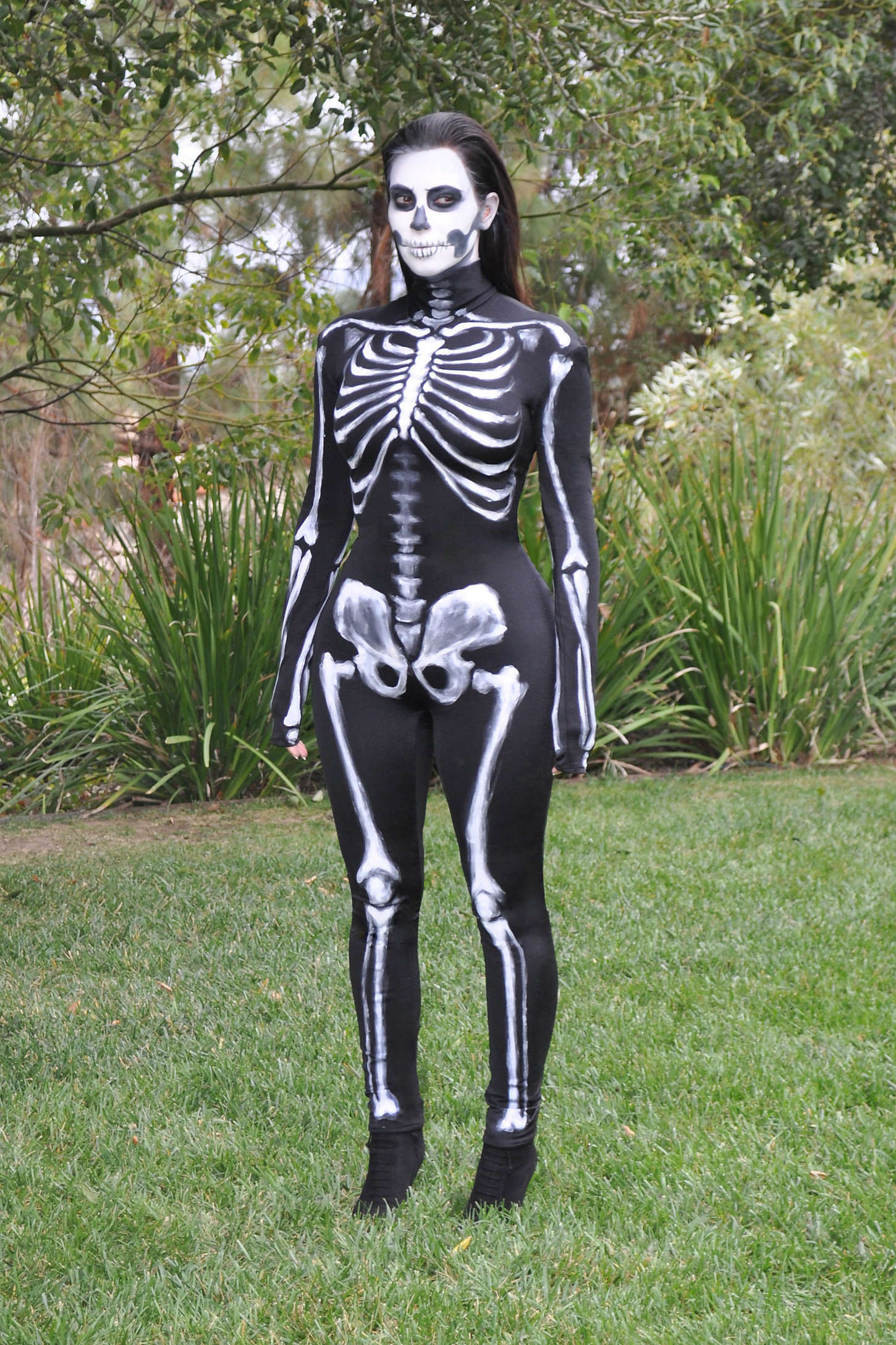Kim-Kardashian-Zombie-Halloween-7