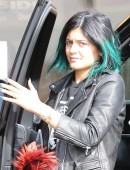 Kylie-Jenner-in-Tights-2
