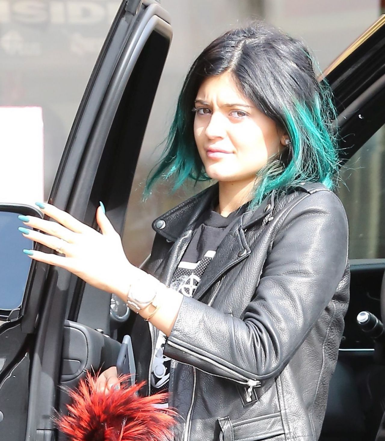Kylie-Jenner-in-Tights-2
