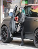 Kylie-Jenner-in-Tights-3