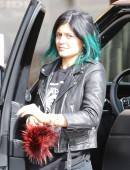 Kylie-Jenner-in-Tights-4