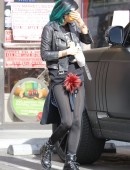 Kylie-Jenner-in-Tights-7