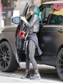 Kylie-Jenner-in-Tights-9