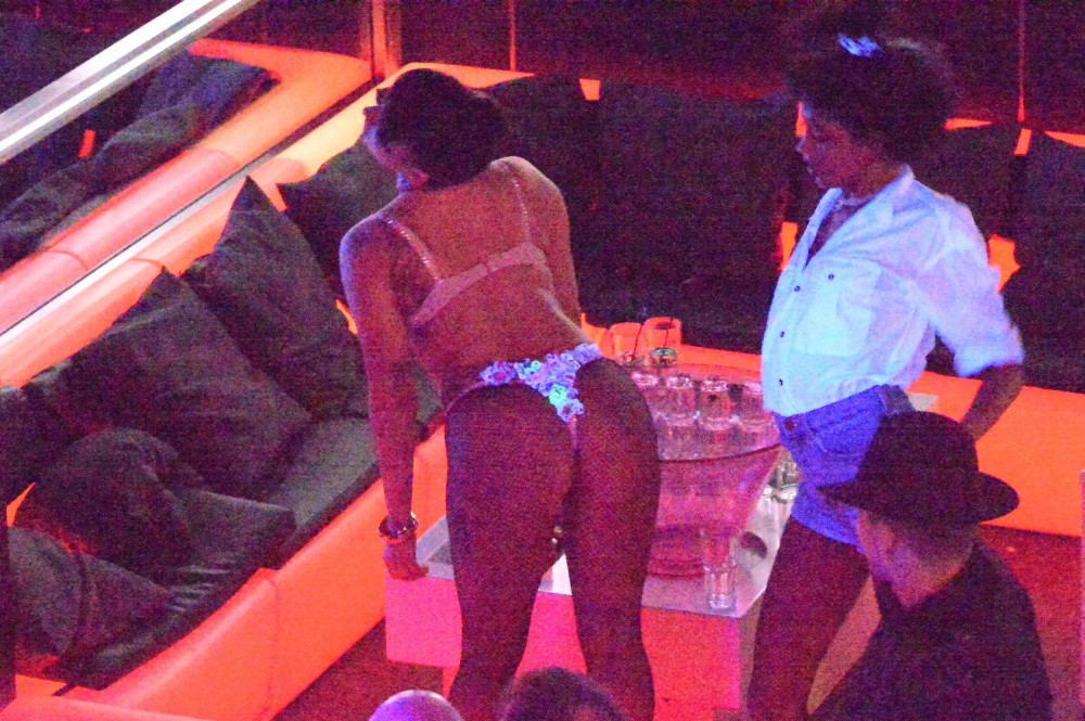Lady-Gaga-Dancing-12