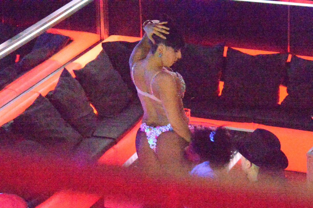Lady-Gaga-Dancing-7