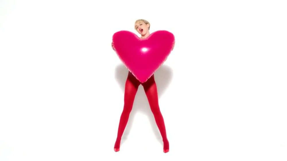 Miley-Cyrus-Golden-Lady-Rock-Your-Legs-2014-8