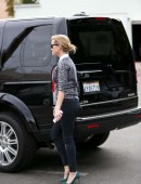 Reese-Witherspoon-in-Jeans-5